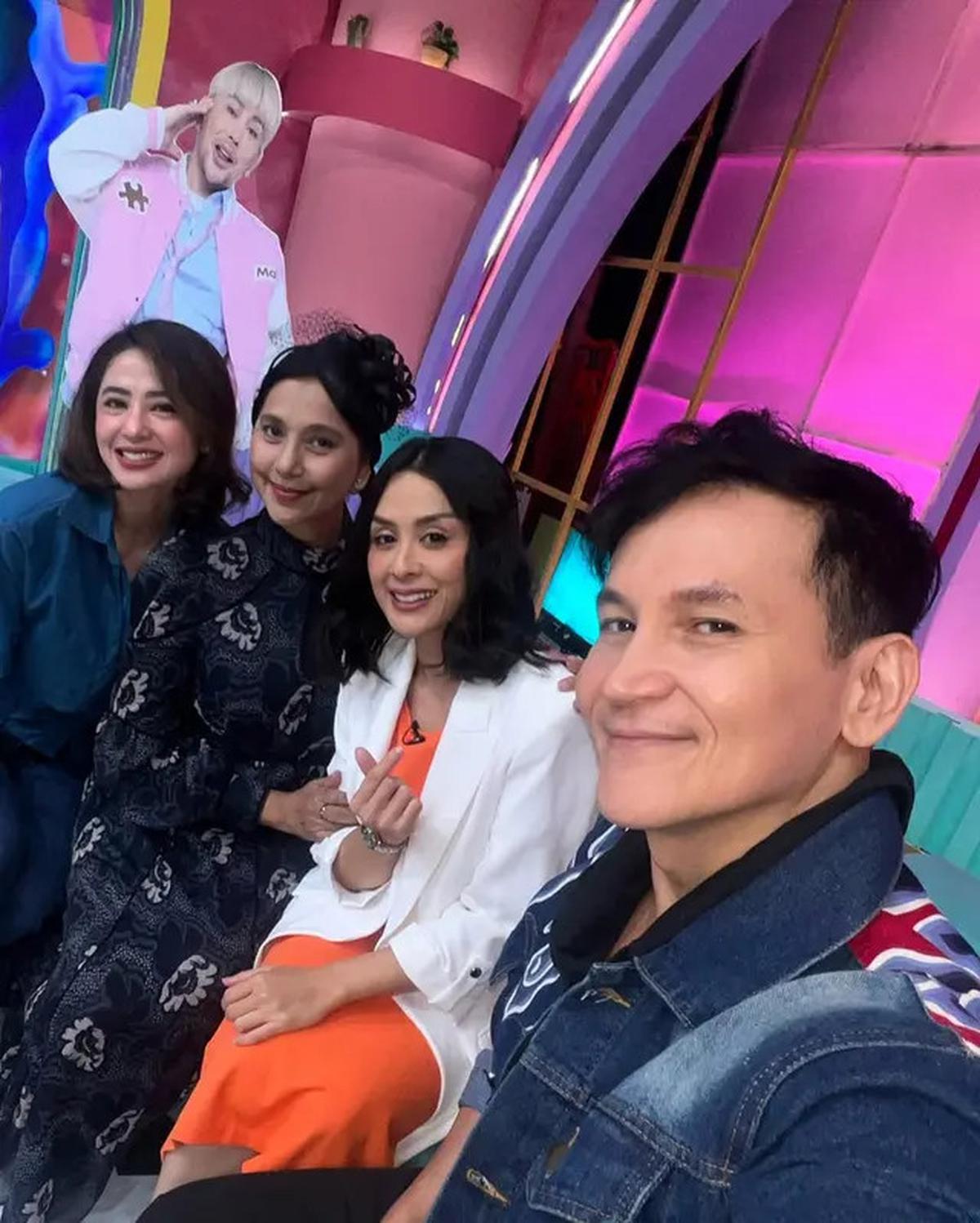 6 Potret Marcellino Lefrandt Kenang Reuni Pemain Sinetron Bidadari di 2024