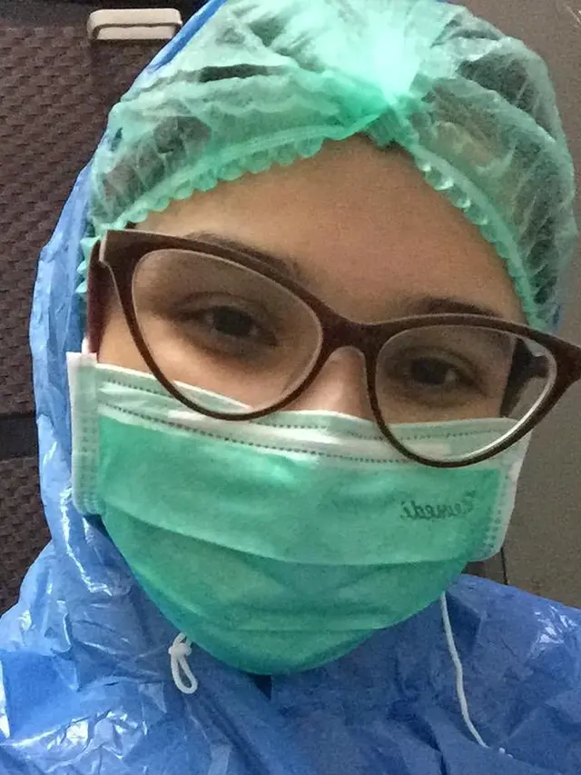 7 Potret Sarah Shahab, Adik Zee Zee Shahab yang Jadi Dokter Lawan Corona Covid-19
