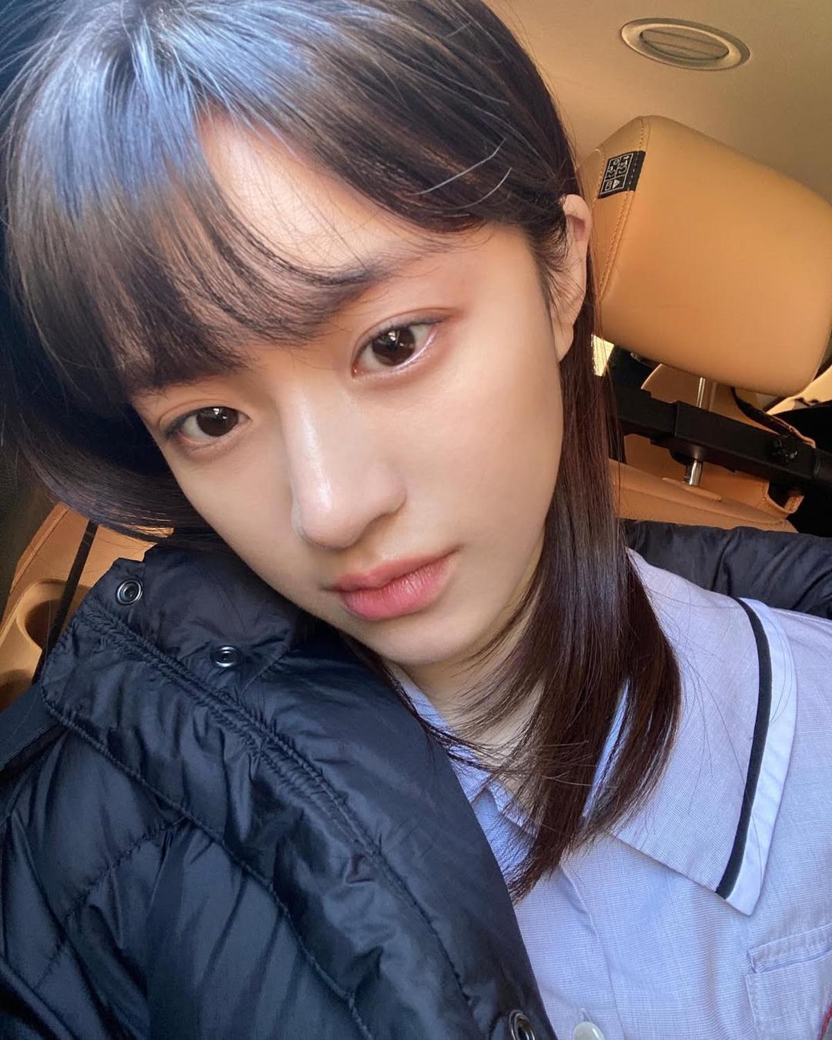 5 Potret Selfie Go Yoon Jung Pemeran Oh Yi Young di 'RESIDENT PLAYBOOK' yang Selalu Cantik