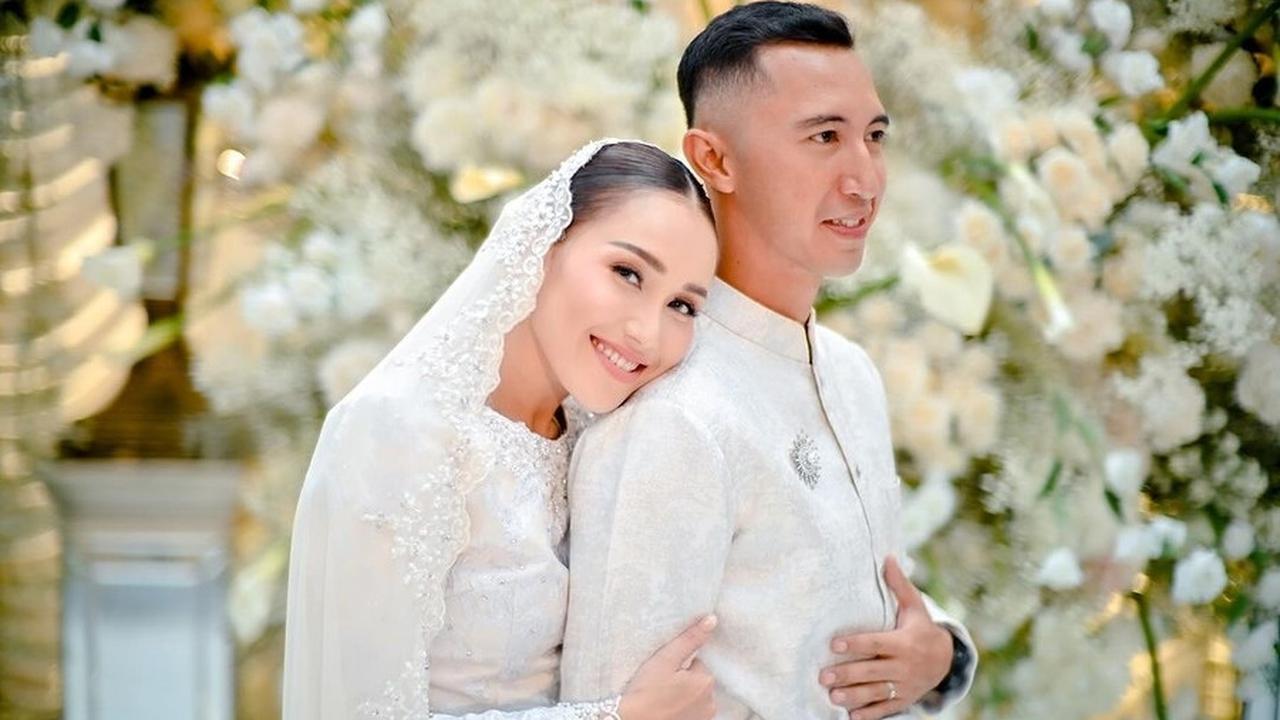 Sempat Disembunyikan, Ayu Ting Ting Akhirnya Ungggah Foto Bareng Muhammad Fardhana, Serasi Banget & Didoakan Lancar Sampai Hari Pernikahan