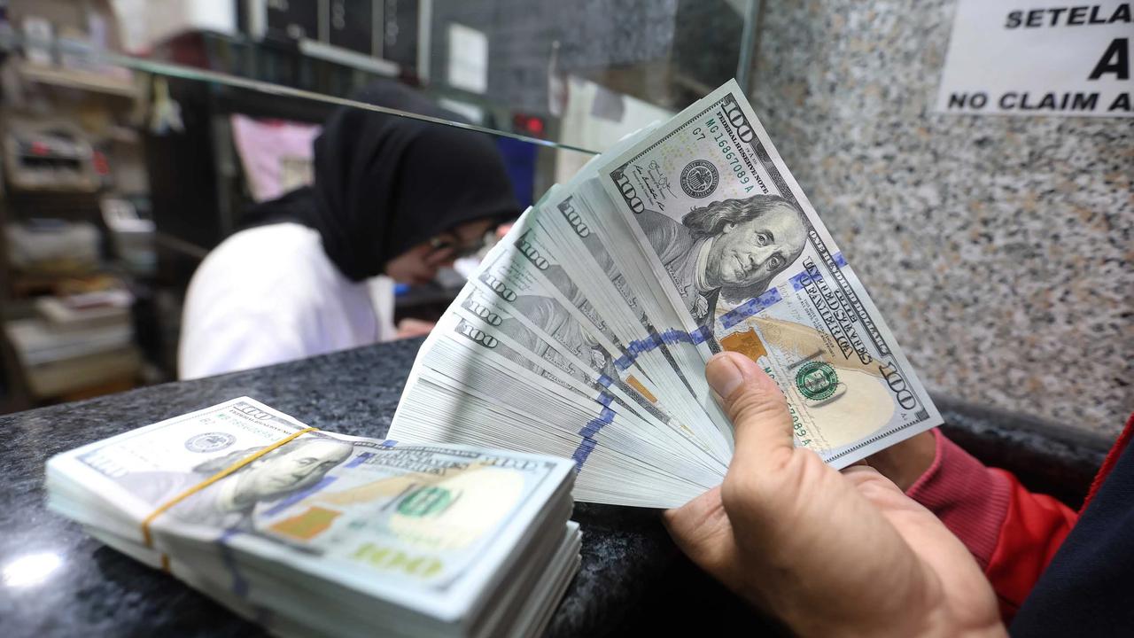 FOTO: BI Akan Memperketat Pembelian Dolar AS di Tengah Tekanan Rupiah