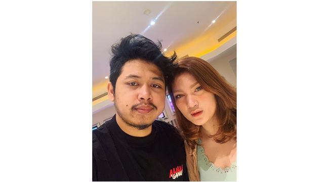 Tretan dan Rynda akan segera menjadi orangtua, keduanya terlihat makin mesra.