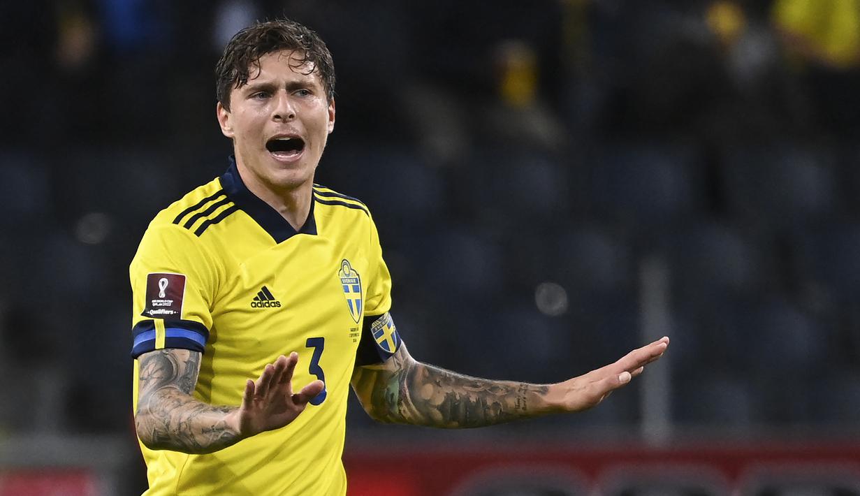 Victor Lindelof. Bek tengah Swedia berusia 28 tahun yang kini memasuki musim ke-6 bersama Manchester United sejak didatangkan dari Benfica pada awal musim 2017/2018 ini tercatat telah mengoleksi 54 caps bersama Timnas Swedia sejak melakukan debut pada 24 Maret 2016. Total 3 gol dan 2 assist telah dicetaknya bersama Timnas Swedia yang sayangnya gagal lolos ke putaran final Piala Dunia 2022 Qatar. (AFP/Jonathan Nackstrand)
