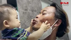 Sule baru-baru ini memperlihatkan momen pertemuan dengan putranya dari pernikahan dengan Nathalie Holscher, Baby Adzam. Momen ini bertempat di rumah Nathalie. (Foto: YouTube SULE FAMILY) - 1