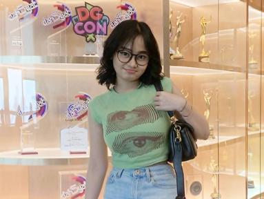 Bagi pengguna media sosial TikTok, sosok Tokyolagi tentu sudah cukup familiar. Berbagai video pendeknya dalam media sosial tersebut kerap FYP dan ditonton oleh jutaan netizen. Baru-baru ini wanita yang memiliki nama asli Winda Saut ini pun menjadi brand ambasador dari sebuah tim eSport GPX dan banyak menghiasi berbagai acara talkshow yang tayang di YouTube. (Liputan6.com/IG/@tokyolagii)