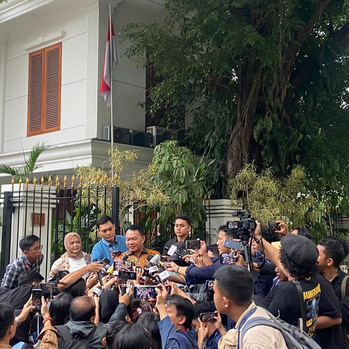 Mantan KSAD Dudung Abdurachman di rumah Prabowo Subianto, Kertanegara,