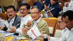 Menteri Energi dan Sumber Daya Mineral (ESDM) Arifin Tasrif (tengah) bersama jajaran mengikuti rapat kerja dengan Komisi VII di Gedung DPR, Jakarta, Rabu (24/5/2023). Rapat tersebut membahas penjelasan terkait perpanjangan izin ekspor tembaga, timah, dan mineral lainnya. (Liputan6.com/Faizal Fanani)