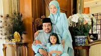 Siti Nurhaliza merayakan Lebaran bersama keluarga tercinta (dok. Instagram @ctdk / https://www.instagram.com/p/COy-99Zn2PQ/?igshid=doey4ptk2xmg / Dinda Rizky)