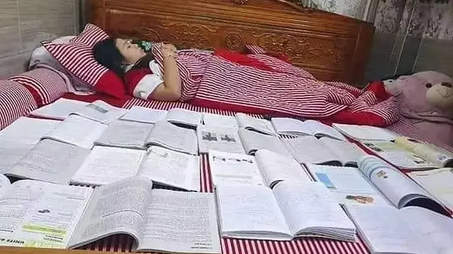 6 Momen Apes dan Lucu ketika Mengerjakan Tugas Ini Bikin Elus Dada