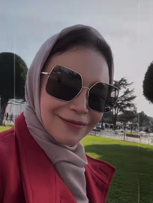 Kerap didoakan konsisten, penampilan Rossa mengenakan hijab ini banjir pujian. (Liputan6.com/IG/@itsrossa910)