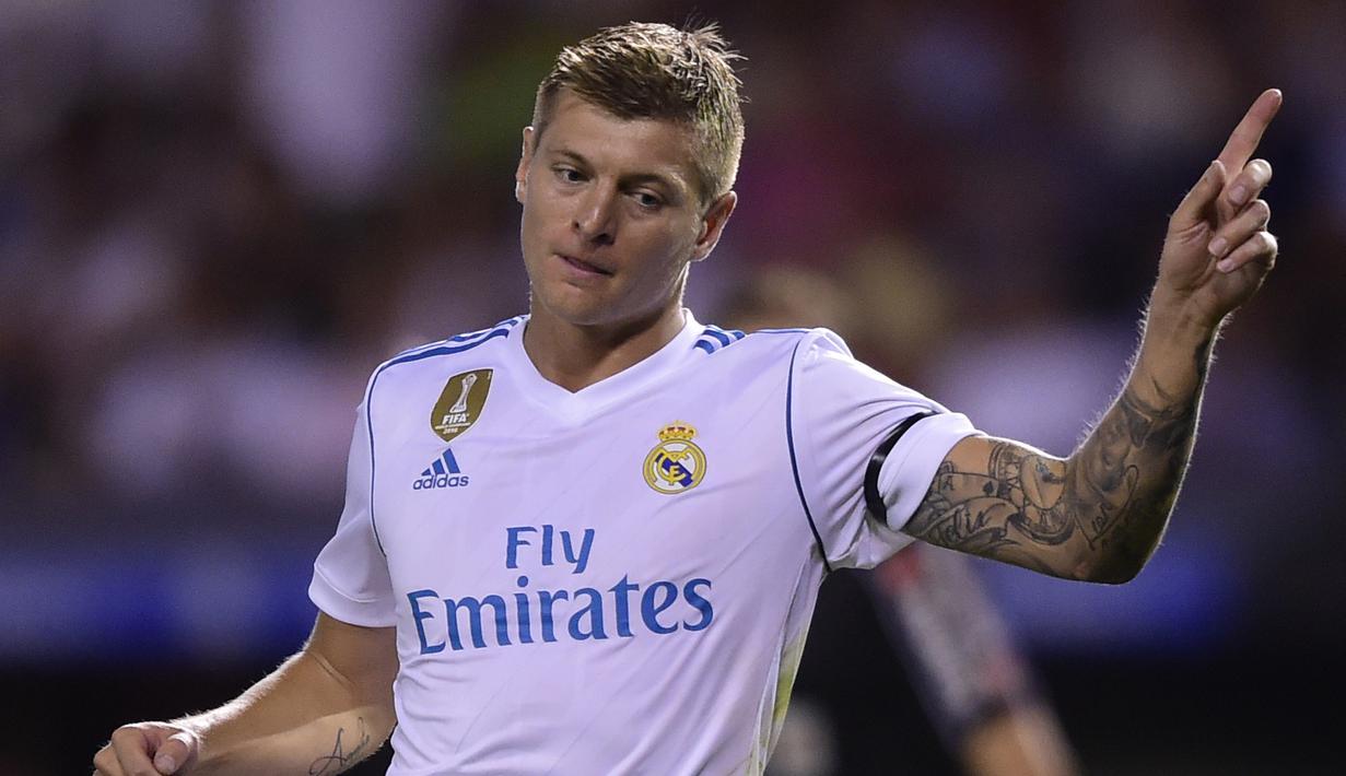 Toni Kroos pemain kelima Real Madrid yang measuk dalam daftar tim terbaik IFA FIFPro World11 award 2017 pada ajang  The Best FIFA Football Awards, di London. (AFP/Miguel Riopa)