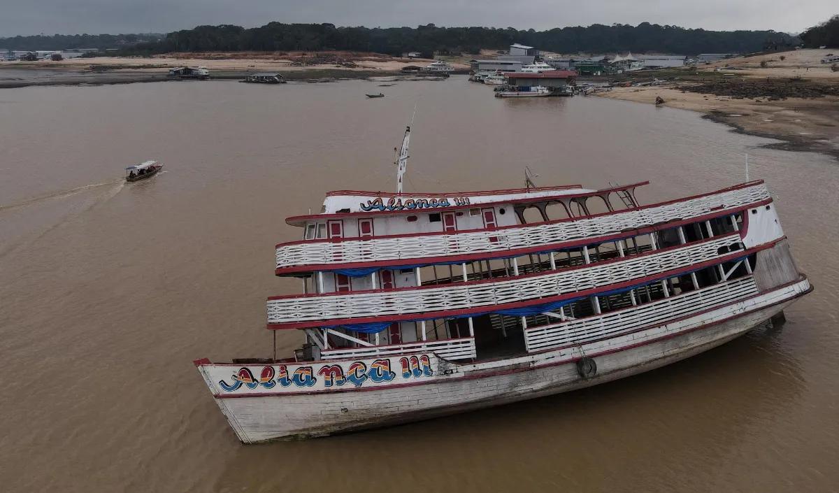 Nelson Mendonca, tokoh masyarakat di Santa Helena do Ingles, mengatakan beberapa daerah masih dapat dijangkau dengan kano, namun banyak perahu yang belum mampu membawa perbekalan melalui sungai.<br>