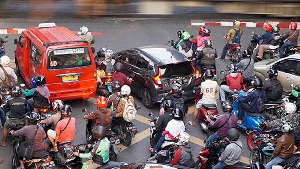 Hati-Hati, Tak Patuh Menerobos Palang Pintu Kereta di Perlintasan Sebidang Bisa Kena Sanksi
