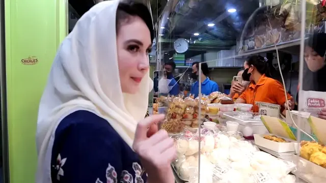 Arumi Bachsin di pasar