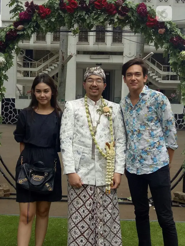 Adipati Dolken dan Vanesha Prescilla