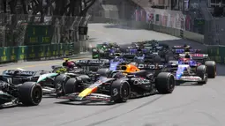 Pembalap Red Bull Racing, Max Verstappen tak mampu banyak berbicara pada Formula 1 GP Monaco 2024 di Circuit de Monaco, Minggu (26/05/2024). Bermula dari gagal merebut pole position saat kualifikasi, Verstappen hanya puas finis di posisi keenam. (AP Photo/Luca Bruno)