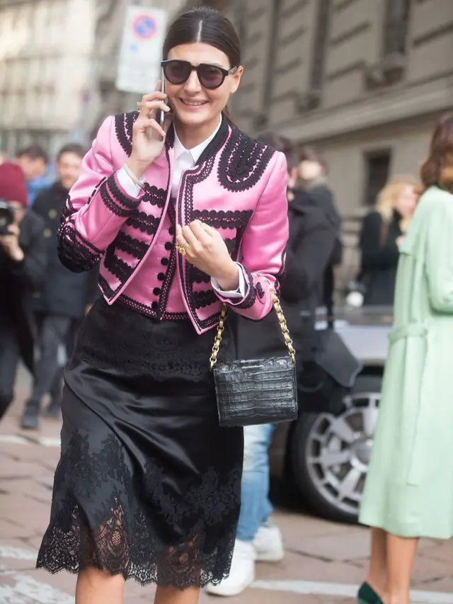 [Bintang] Tidak Terlihat Aneh, Model Rambut Belah Tengah Ini Malah Tampak Lebih Stylish