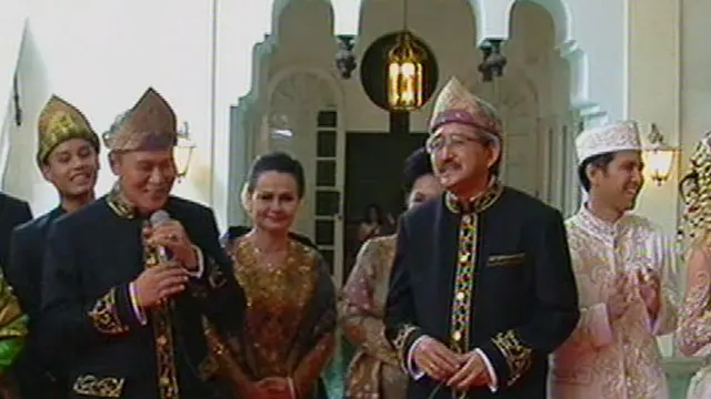 Pernikahan Arumi Bachsin dan Emil Kental dengan Adat Palembang