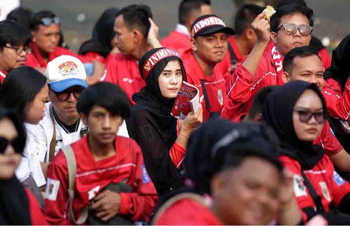 FOTO: Ribuan Suporter Padati GBK, Beri Dukungan Penuh Timnas Indonesia