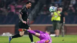 Pada pertandingan tersebut Lionel Messi berhasil mencetak dua gol pada menit ke-74 dan ke-86. (AFP/Getty Images/Dustin Satloff)