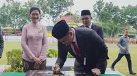 Manisnya Kahiyang Ayu Berkebaya Janggan Dampingi Bobby Nasution di Perayaan HUT Kota Medan