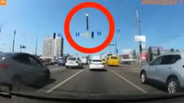 Serangan Rudal Rusia Nyaris Mengenai Mobil  Di Kiev Ukraina