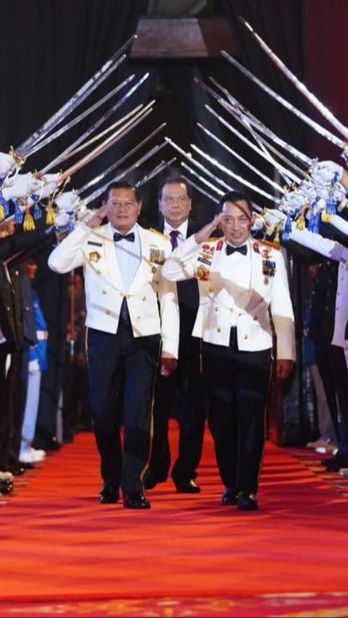 Dari sekian banyak prajurit tersebut, ada dua sosok yang berhasil mencuri perhatian Panglima TNI akan sikapnya. <br>