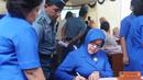 Citizen6, Jakarta: Ketua Gabungan Jalasenastri Kolinlamil Ismiartini Darojatim menyumbangkan darahnya pada peringatan Hari Ibu ke-84 di Kantor Kementerian Pertahanan Republik Indonesia (Kemhan RI) Jalan Merdeka Barat, Jakarta, Senin (12/11). (Pengirim: Di
