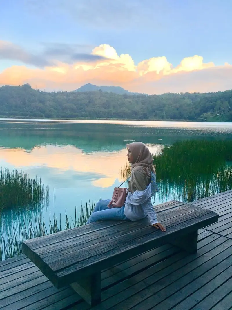 Kawasan wisata Danau Linow ini menjadi salah satu ikon di daerah yang dijuluki Bumi Nyiur Melambai ini.