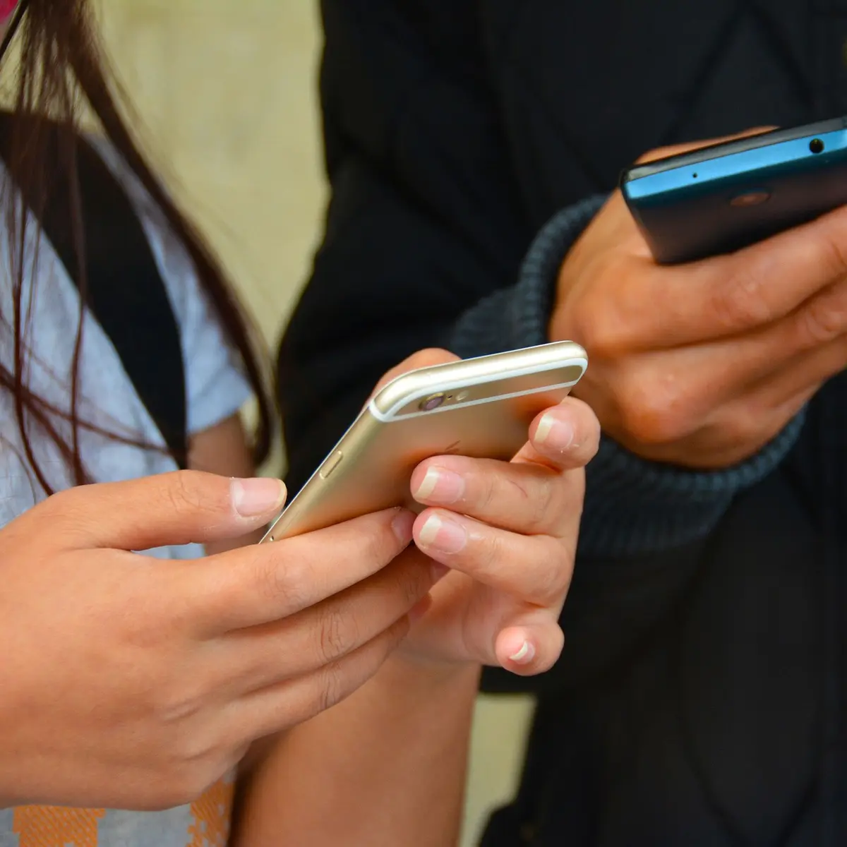 Pria atau Wanita yang Senang Berkirim Pesan Seks ke Pasangan? - Health  Liputan6.com