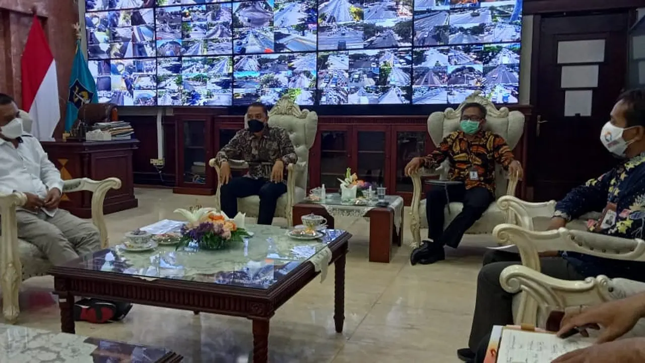 Kepala ORI Jatim Agus Muttaqin bertemu  Wali Kota Surabaya Eri Cahyadi (Foto: Istimewa).