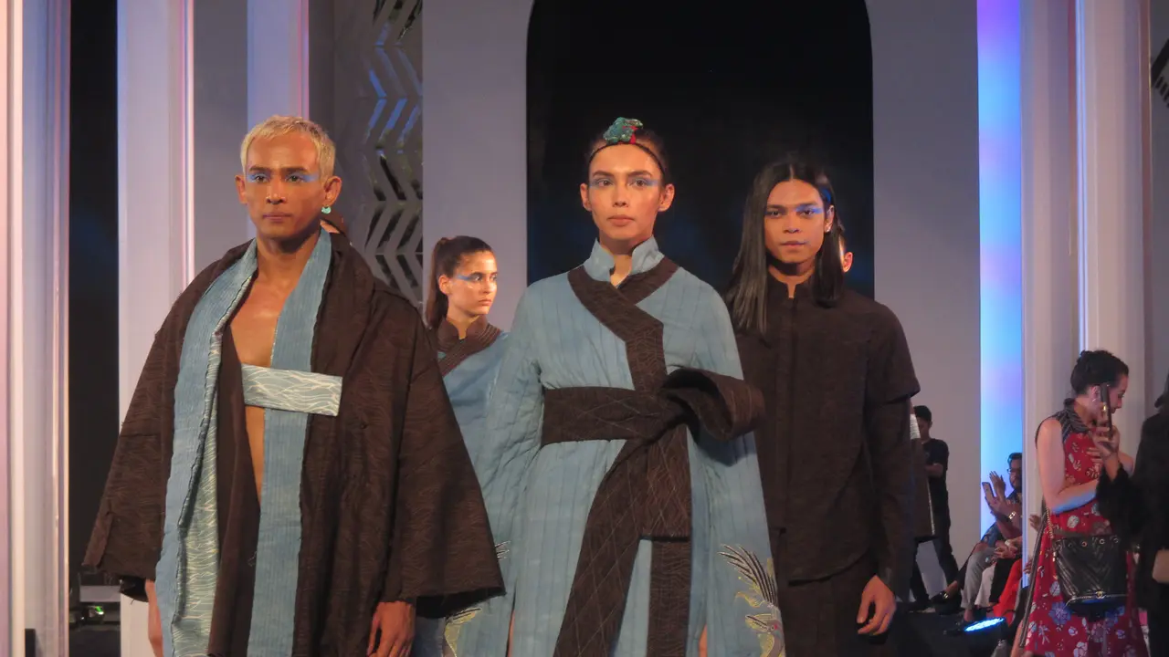 Inspirasi Budaya Nepal dalam Koleksi Populo Batik di Fashion Nation 2018