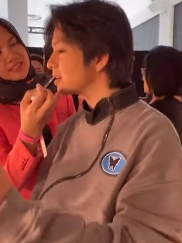 Kesibukan di backstage NYFW (Instagram/raffinagita1717)