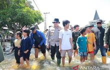 Kapolda Kalsel Pastikan Dapur Lapangan Terus Beroperasi Hingga Banjir Martapura Teratasi