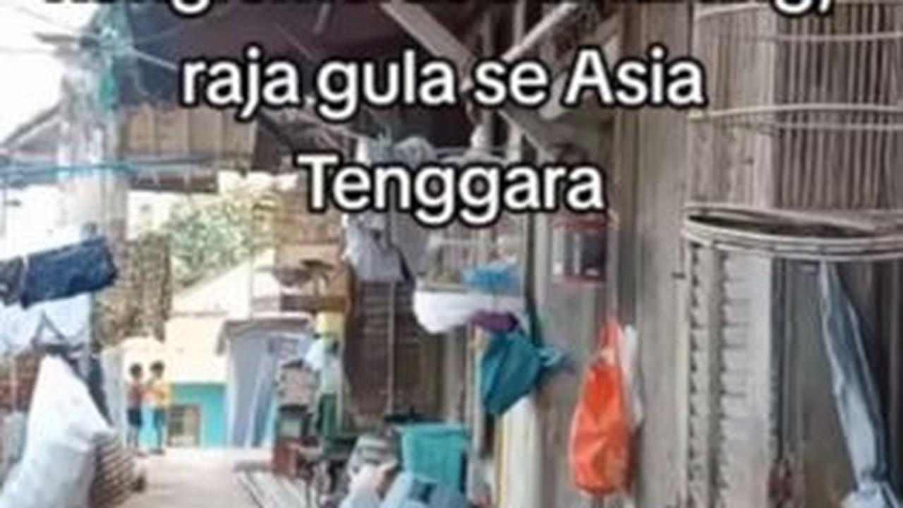 Sementara di samping bangunan itu sudah banyak sekali barang-barang warga sekitar yang tidak ditata dengan rapi. <br>