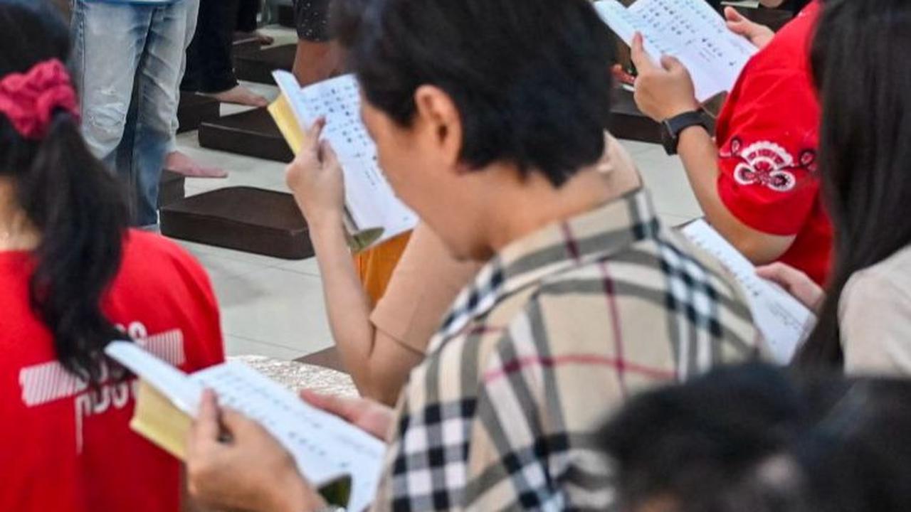 Perayaan Waisak di Vihara Sakyamuni, Banda Aceh, kali ini terasa spesial karena kehadiran&nbsp;suhu Prajna Vasu yang memimpin prosesi ibadah.&nbsp;Foto: Chaideer Mahyuddin/AFP