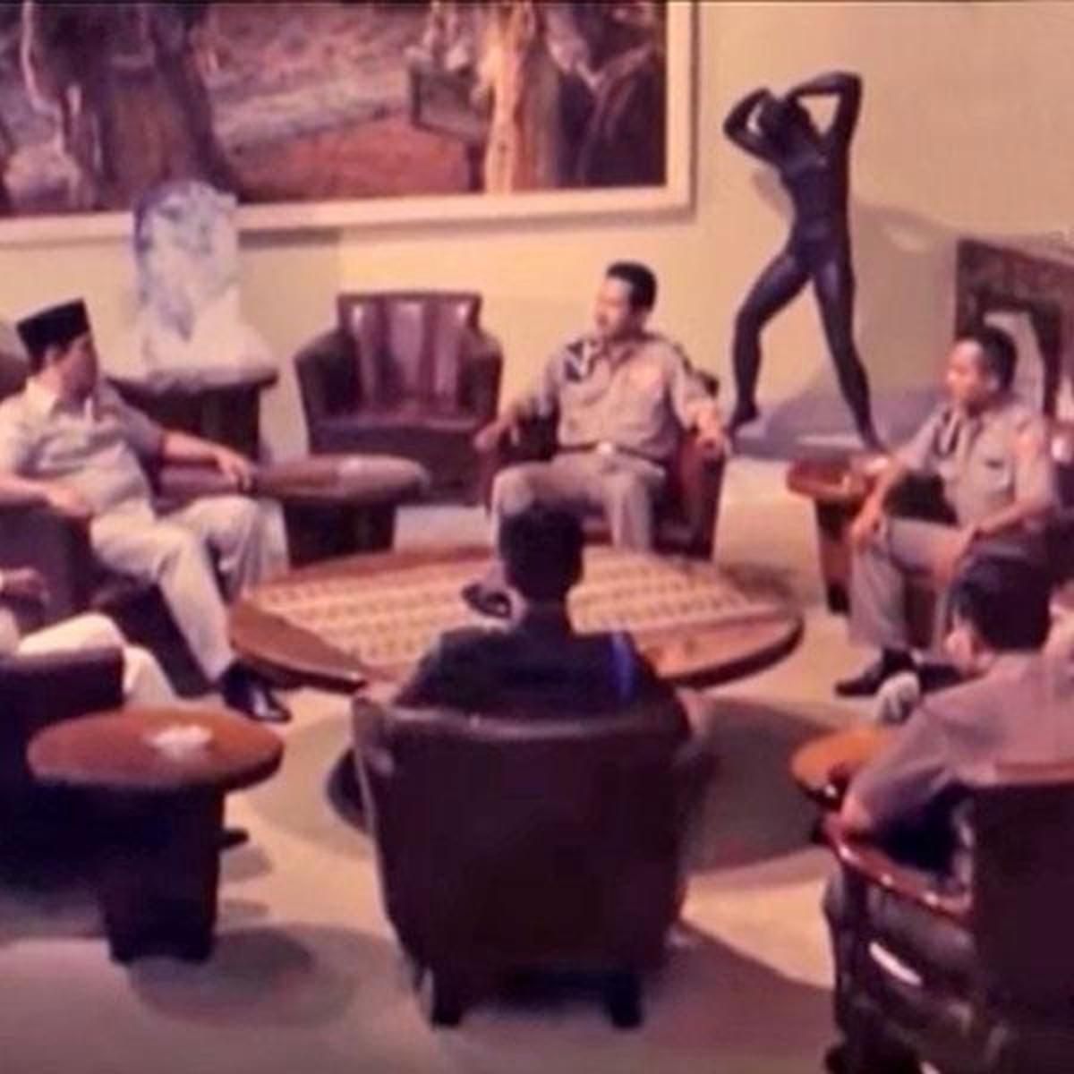adegan pertemuan sukarno di film G30S/PKI