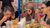 Potret Donna Harun Seru Kulineran Bareng Ricky Harun di Bandung