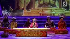 Sejumlah pemain Teater Koma mementaskan Goro-Goro: Mahabarata 2 di Graha Bhakti Budaya, Taman Ismail Marzuki, Jakarta, Rabu (24/7/2019). Lakon tersebut merupakan produksi ke 158 Teater Koma yang berlangsung hingga tanggal 4 Agustus 2019. (Liputan6.com/Fery Pradolo)