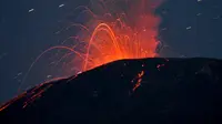  Tumpukan material vulkanik pada puncak Gunung Slamet, menjadi ancaman baru bagi warga lereng sebelah barat dan utara.