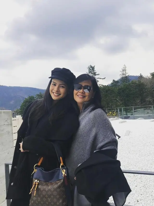 Momen Kompak Maudy Ayunda Bareng Ibu. (Sumber: Instagram/muren.s)