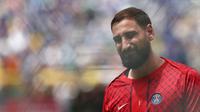 Kiper Paris Saint-Germain asal Italia #01, Gianluigi Donnarumma, bersiap menghadapi pertandingan final Piala Dunia Antarklub 2025 antara Chelsea (Inggris) dan Paris Saint-Germain (Prancis) di Stadion MetLife, East Rutherford, New Jersey, pada 13 Juli 2025. (FRANCK FIFE/AFP)