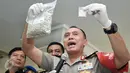 Kapolda Metro Jaya Irjen Pol M Iriawan memperlihatkan barang bukti saat merilis pengungkapan sejumlah kasus peredaran narkoba, 15 Desember 2016 hingga 9 Januari 2017, di Polda Metro Jaya, Jakarta, Rabu (11/1). (Liputan6.com/Yoppy Renato)