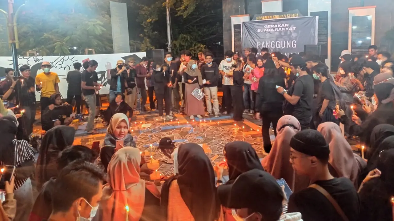 Panggung perlawanan di Padang, kritik tujuh tahun pemerintahan Joko Wododo. (Liputan6.com/ Novia Harlina)