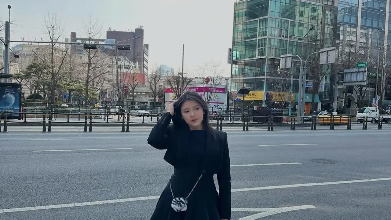 Gaya Tiara Andini Lebaran di Korea Selatan, Definisi Lucky Fans Bakal Bertemu BTS