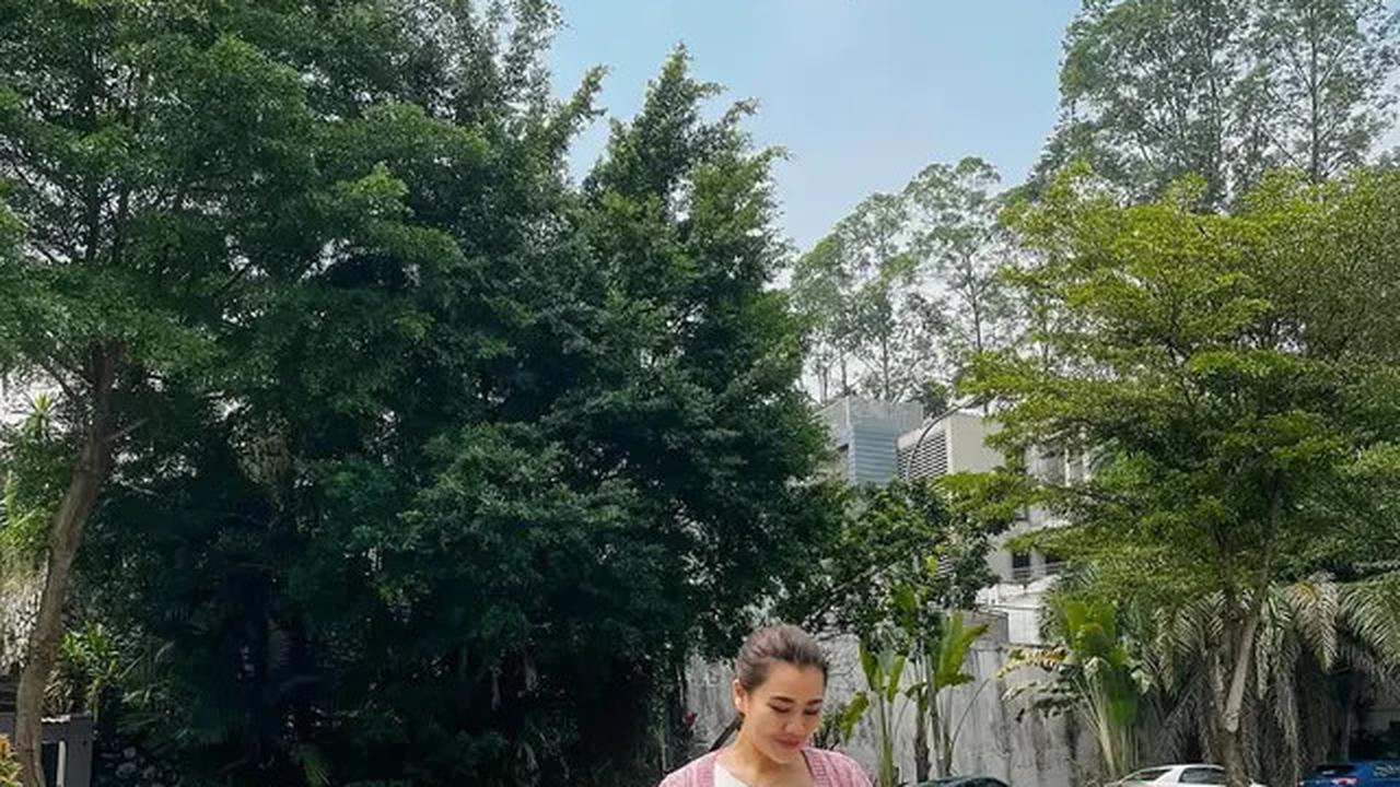 9 Potret Aaliyah Massaid Pakai Jeans,  Pilihan Outfit Stylish untuk Sehari-hari
