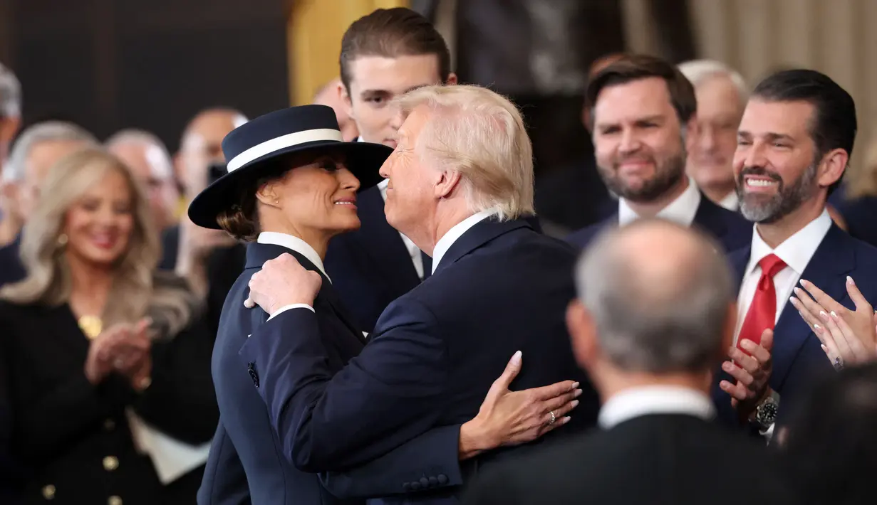 Setelah pelantikan, Trump dijadwalkan akan langsung menuju Ruang Oval untuk menandatangani perintah eksekutif mengenai isu-isu seperti imigrasi, kebijakan ekonomi, hingga perombakan pemerintah. (Kevin Lamarque/POOL/AFP)