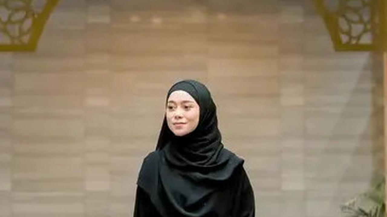6 Tips Berpakaian 2025 untuk Wanita Pendek agar Terlihat Tinggi, Hijaber Wajib Simak