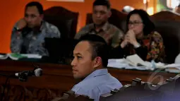 Sidang lanjutan praperadilan Budi Gunawan kembali digelar di Pengadilan Negeri Jakarta Selatan. Tampak AKBP Hendi F Kurniawan memperhatikan pertanyaan saat menjadi saksi, Jakarta, Selasa (10/2/2015). (Liputan6.com/Johan Tallo)