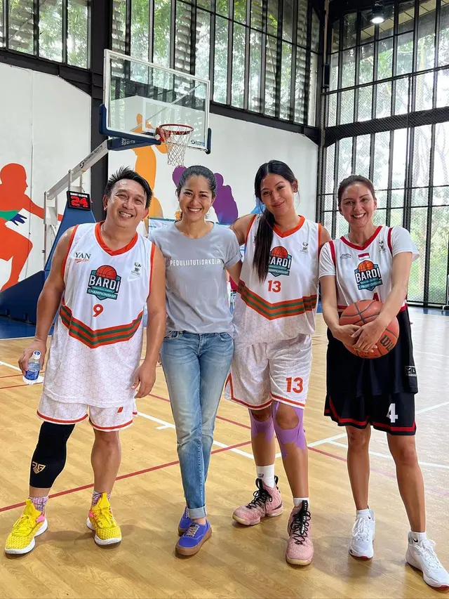 6 Potret Donna Agnesia Main Basket Lagi Usai 20 Tahun, Sebut Bak Udang Rebus